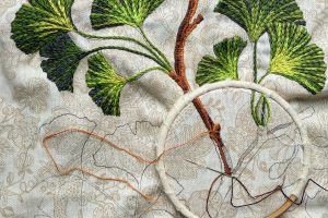 detalle del gingko biloba de cadeneta y matizado