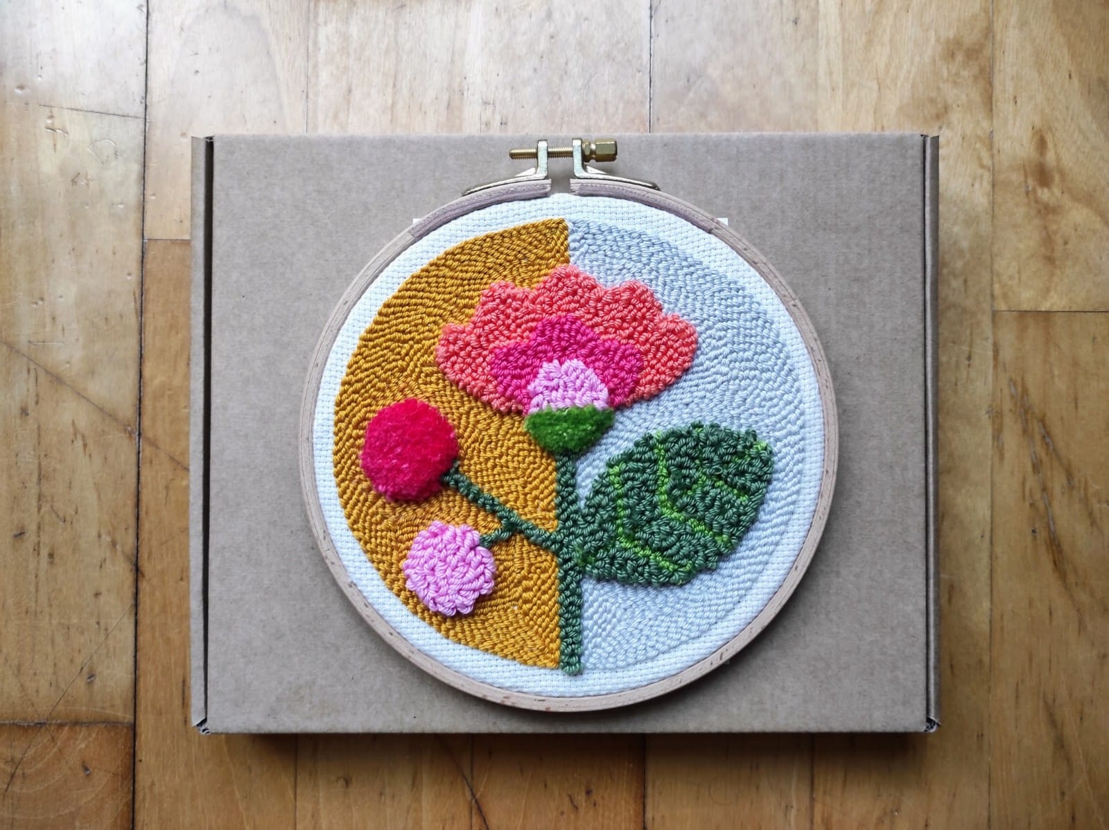 Bordar rosas con aguja mágica Punch needle embroidery flowers 